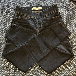 Signature by LEVI STRAUSS GOLD Totally Shaping Pull-On Skinny